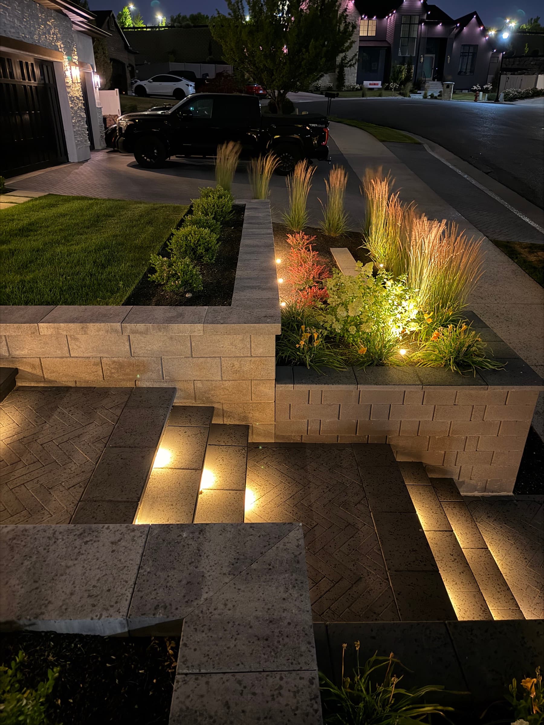 Avenues. Lit steps.